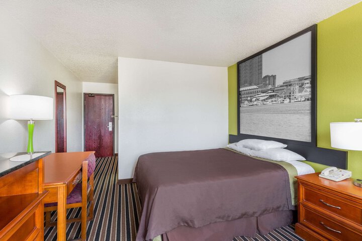 1 King Bed (1 of 24)