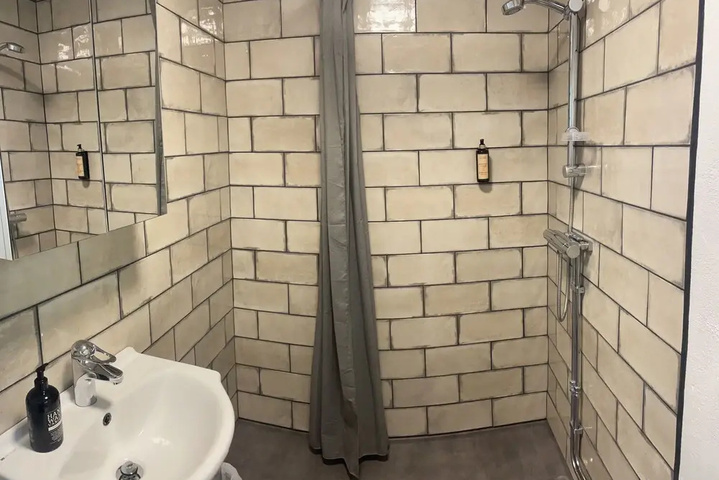 Room 9 of 21