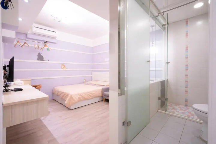 Room 6 of 15