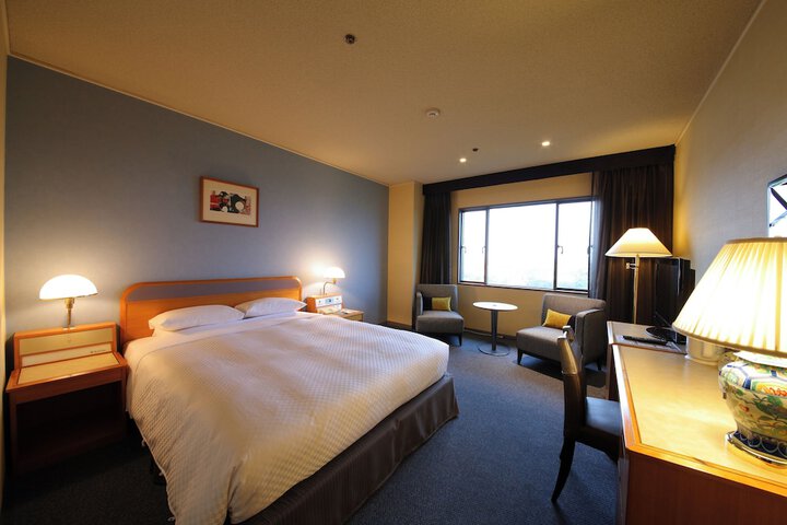 Room 8 of 126