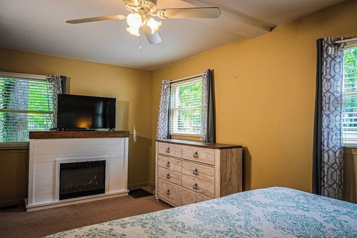Room 37 of 232