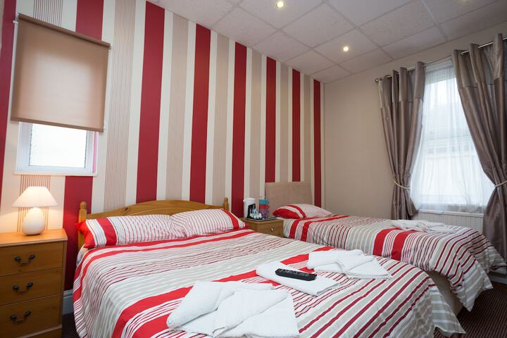Room 10 of 25