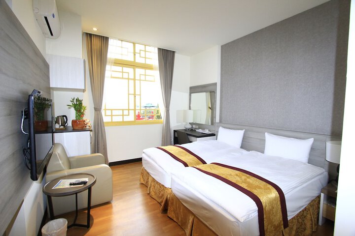Room 9 of 37