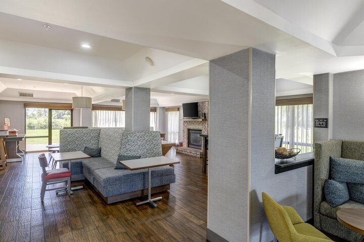 Entrance & Lobby