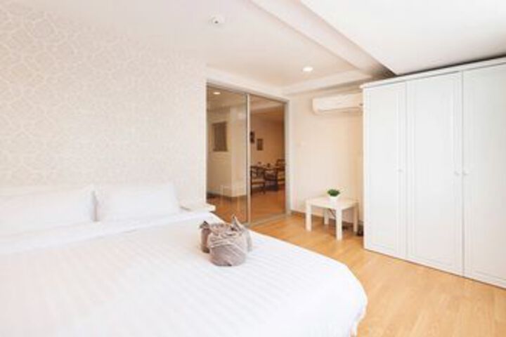Room 7 of 11