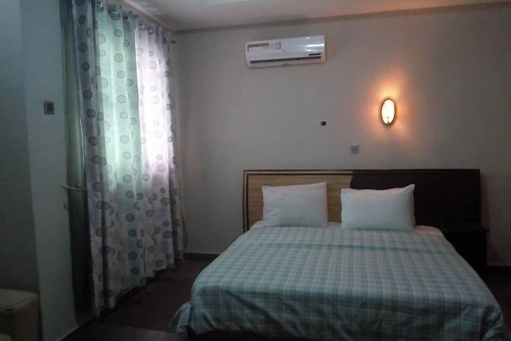 Room 2 of 6