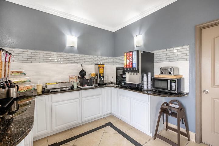 Breakfast/Coffee Service 33 of 40