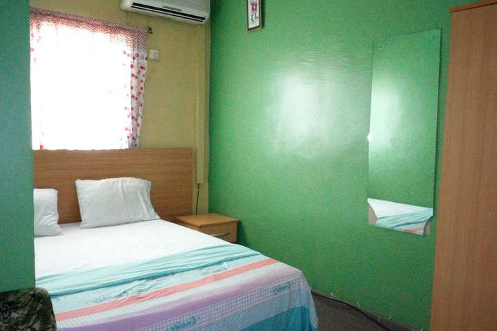 Room 2 of 10