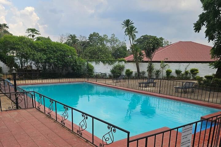 Pool 10 of 25