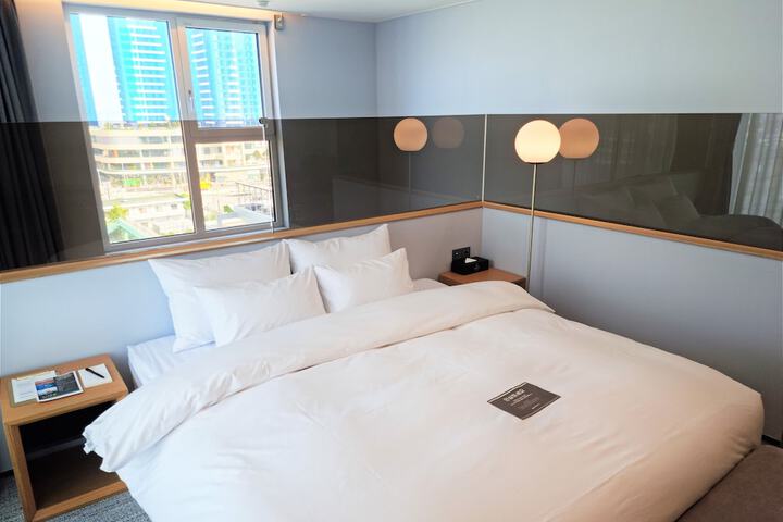 Room 8 of 219