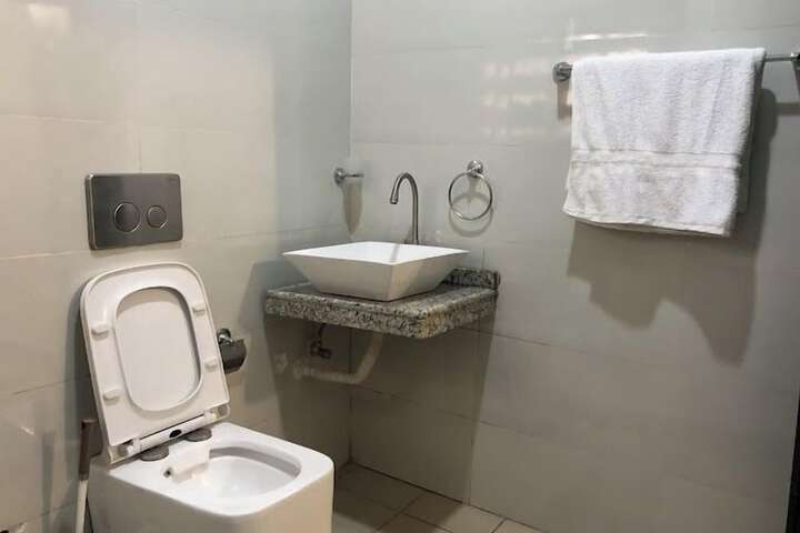 Room 9 of 33
