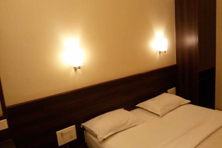 Room 3 of 35