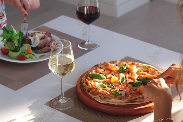 Dining 32 of 61