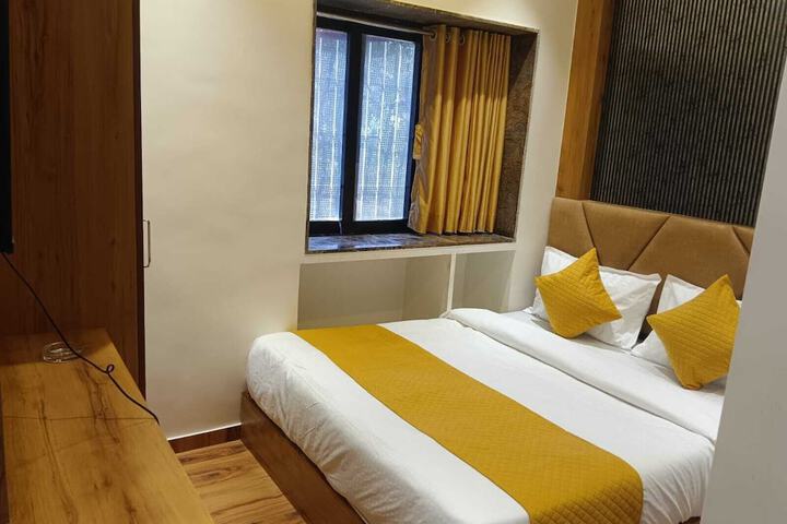 Room 4 of 29