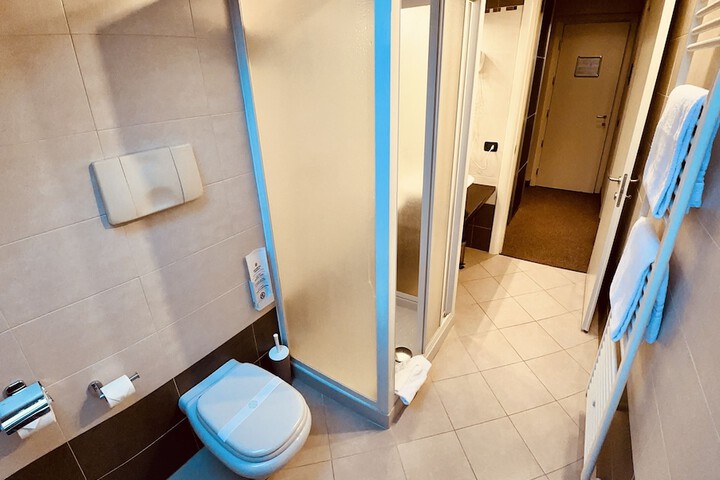 Room 41 of 66