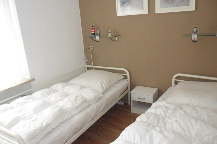 Room 5 of 12