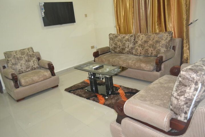 Room 9 of 16