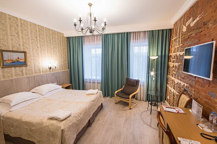 Room 10 of 43