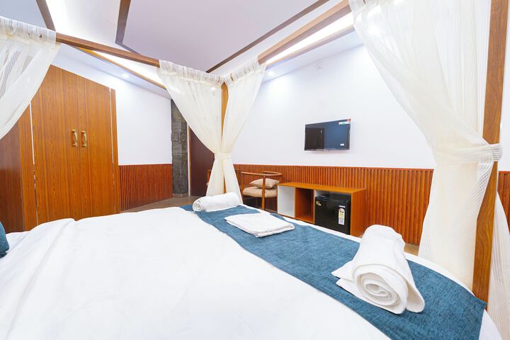 Room 20 of 33