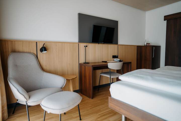 Room 2 of 37