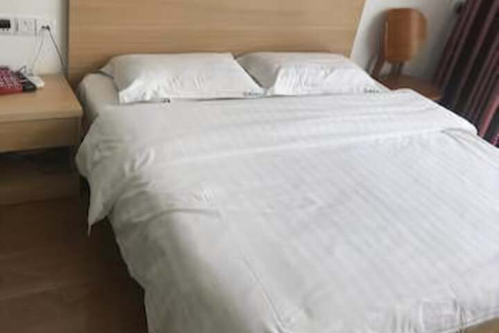 Room 3 of 24