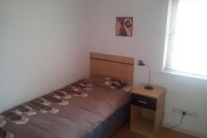 Room 5 of 11