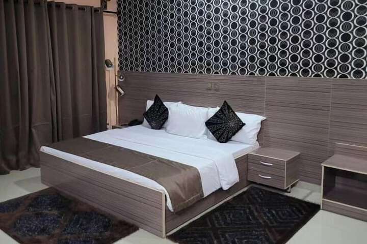 Room 4 of 35