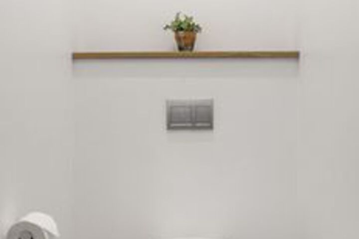 Room 12 of 211