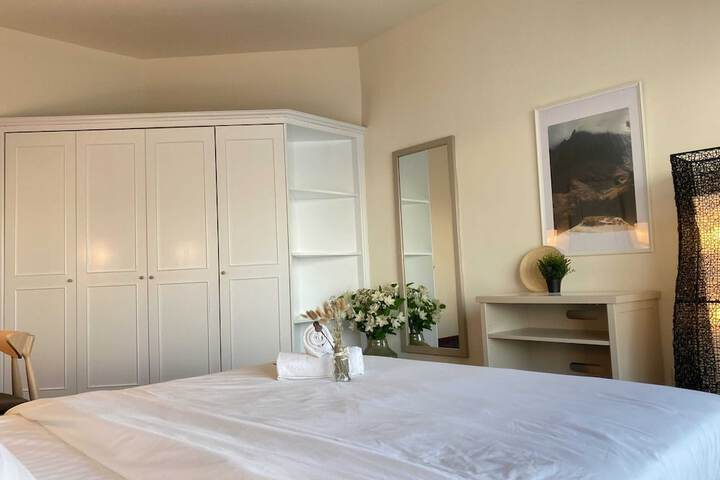 Room 44 of 650