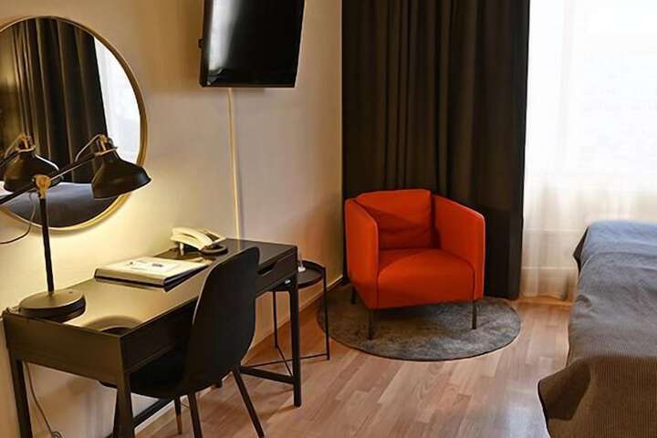 Room 10 of 30