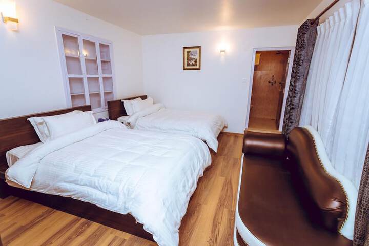Room 7 of 16
