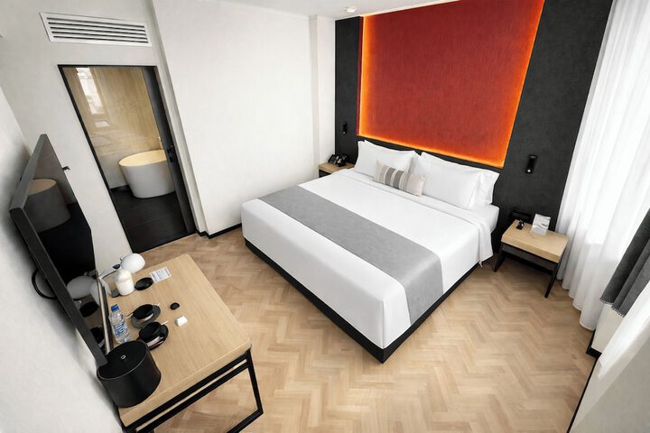 Room 43 of 176