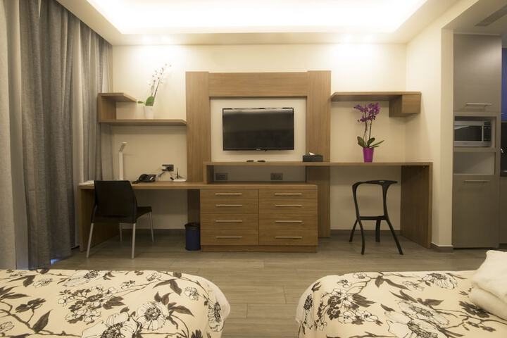 Room 6 of 76