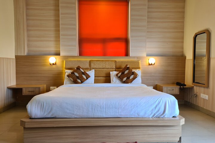 Room 16 of 122