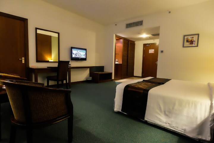 Room 8 of 67