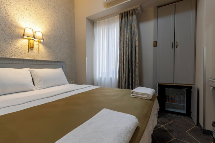 Room 25 of 77