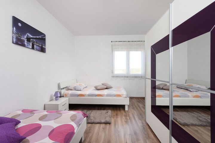 Room 5 of 47