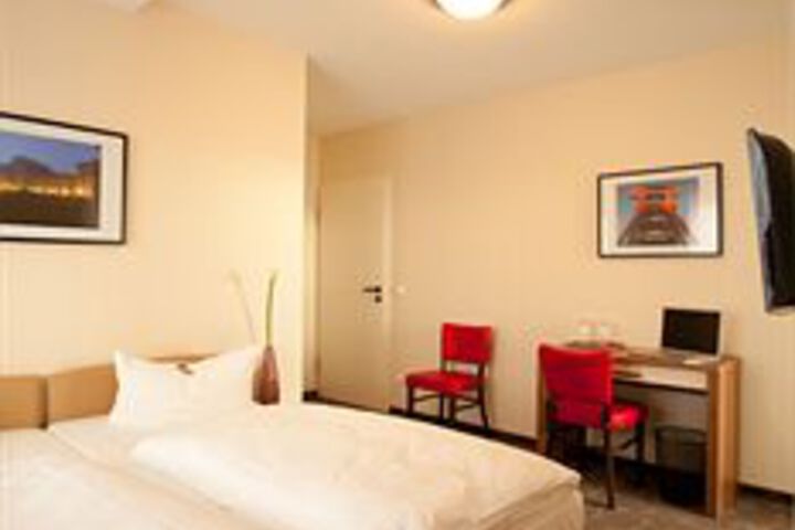 Room 7 of 11
