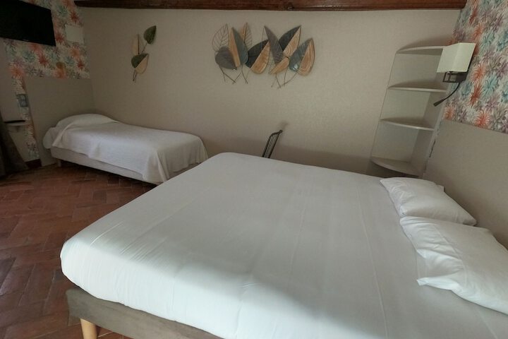 Room 15 of 48