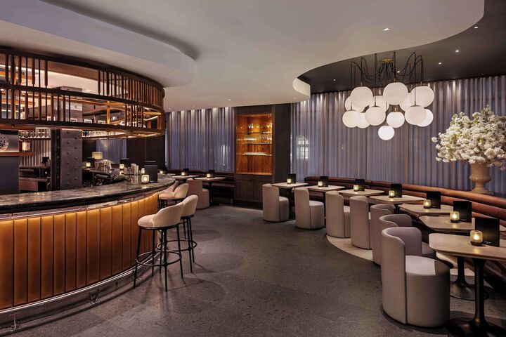 Lounge 108 of 117