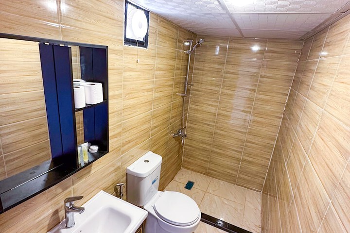 Room 13 of 28