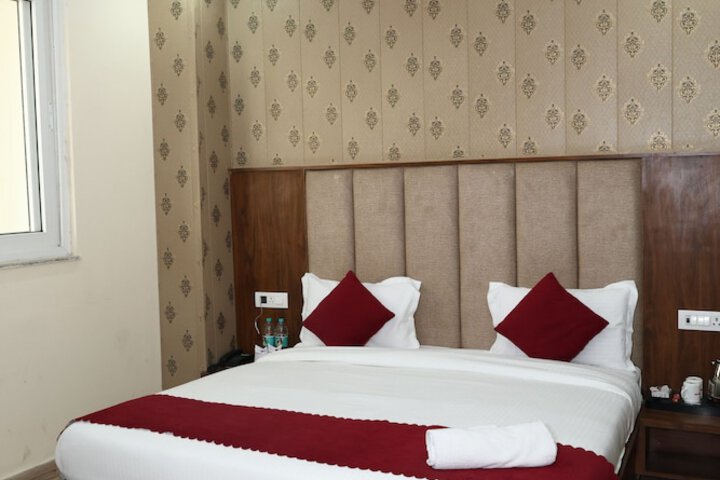 Room 9 of 25