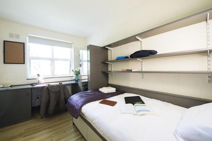 Room 4 of 38