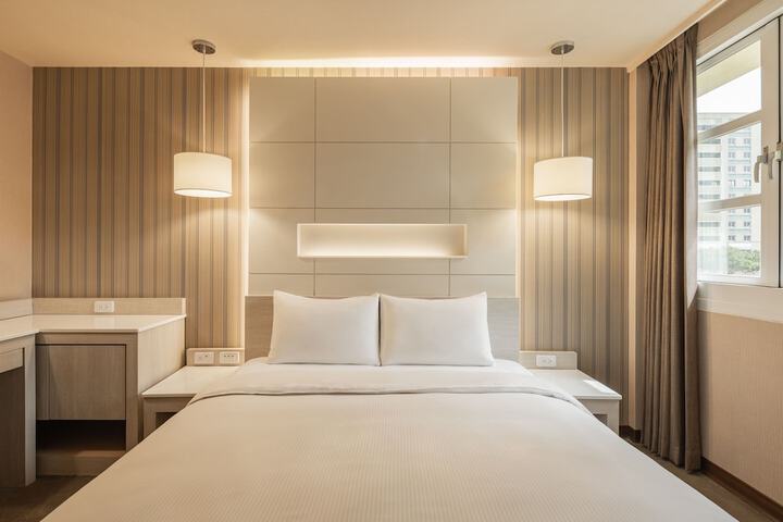 Room 13 of 38
