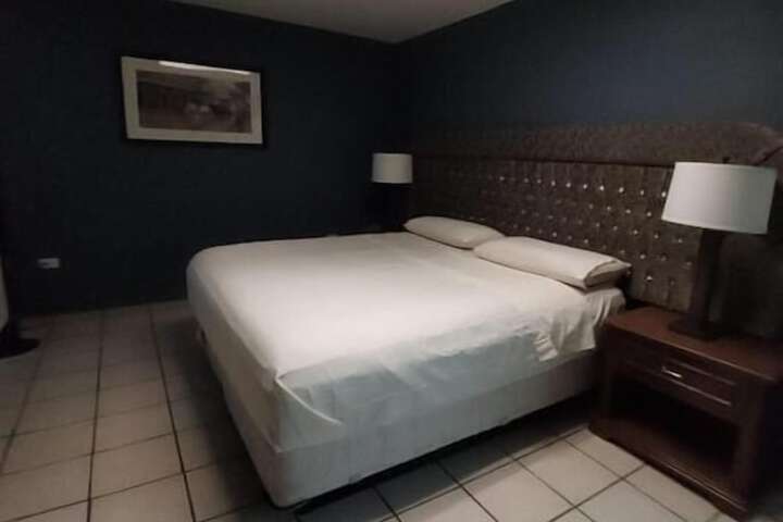 Room 7 of 12