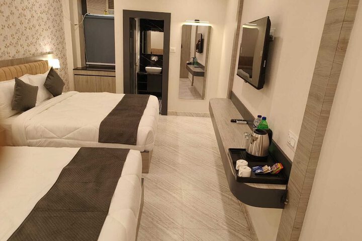 Room 4 of 13