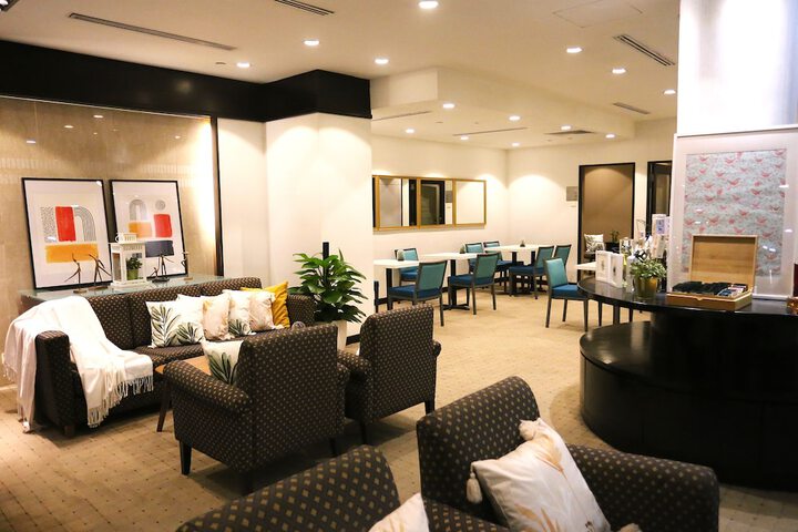 Lounge 63 of 64