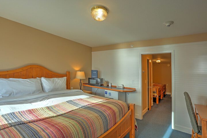 Room 5 of 184