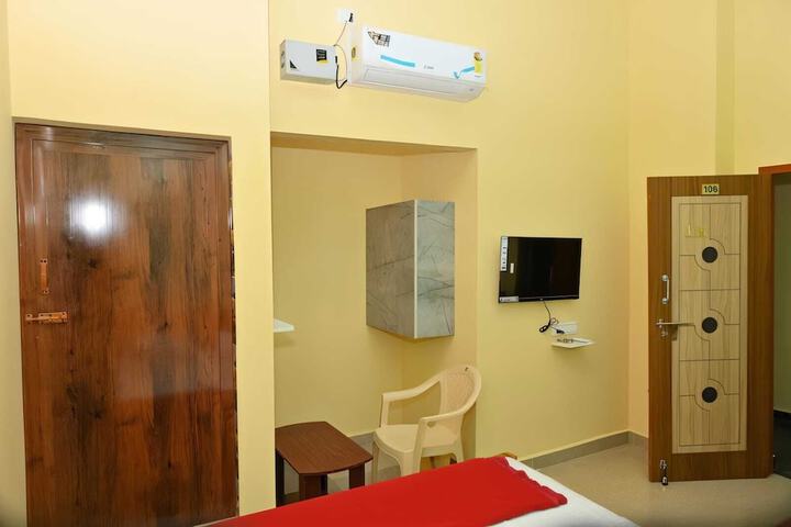Room 6 of 25
