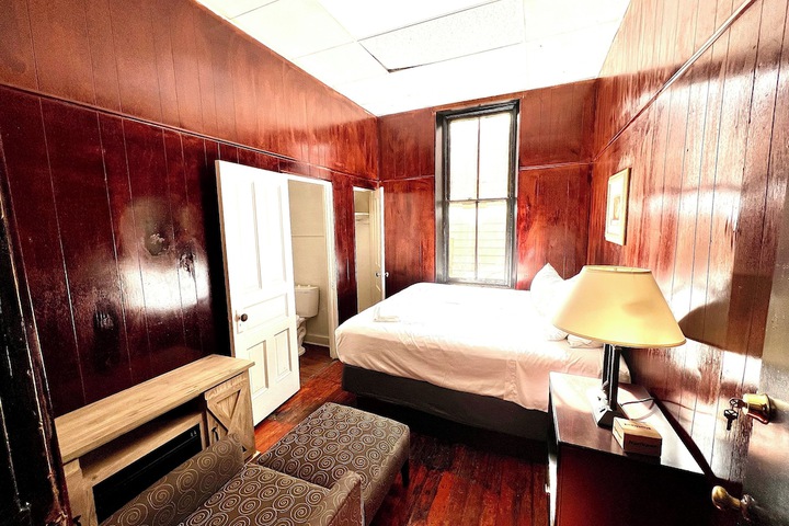 Standard King Room with City View (1 of 3)